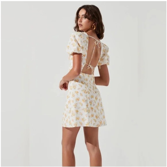 NWT Medium ASTR 100% Cotton Lovegrove Dress in White Yellow Floral $128 Revolve - Picture 5 of 15